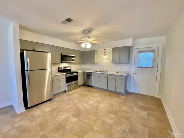 $1,350 | 9519 Lillian Highway, Pensacola, FL 32506