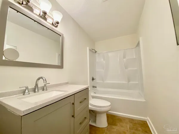 $1,200 | 9519 Lillian Highway, Pensacola, FL 32506