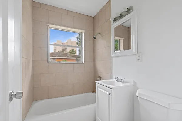 $1,700 | 5208 Spruce Avenue, Unit B, West Palm Beach, FL 33407