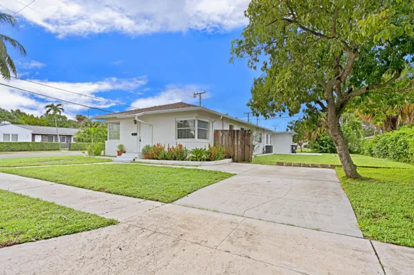 $1,700 | 5208 Spruce Avenue, Unit B, West Palm Beach, FL 33407