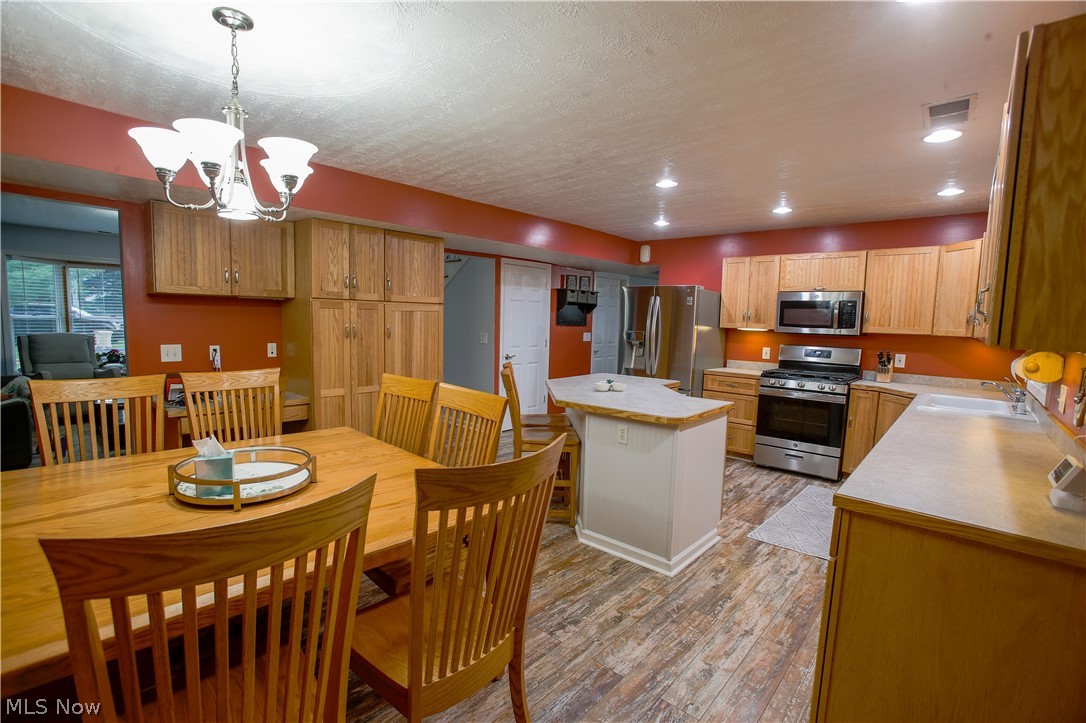 6240 Jaycox Road North Ridgeville, OH 44039 - Photo 7 of 28 Eat in Kitchen