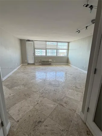 $2,800 | 5313 Collins Avenue, Unit 1110, Miami Beach, FL 33140