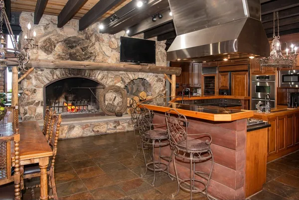 $1,750,000 | 2003 West Hanover Road, Hanover, IL 61041
