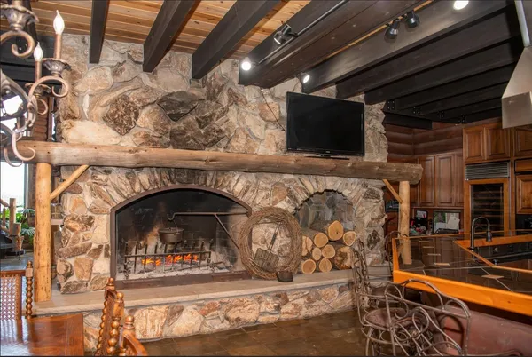 $1,750,000 | 2003 West Hanover Road, Hanover, IL 61041