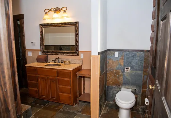 $1,995,900 | 2003 West Hanover Road, Hanover, IL 61041