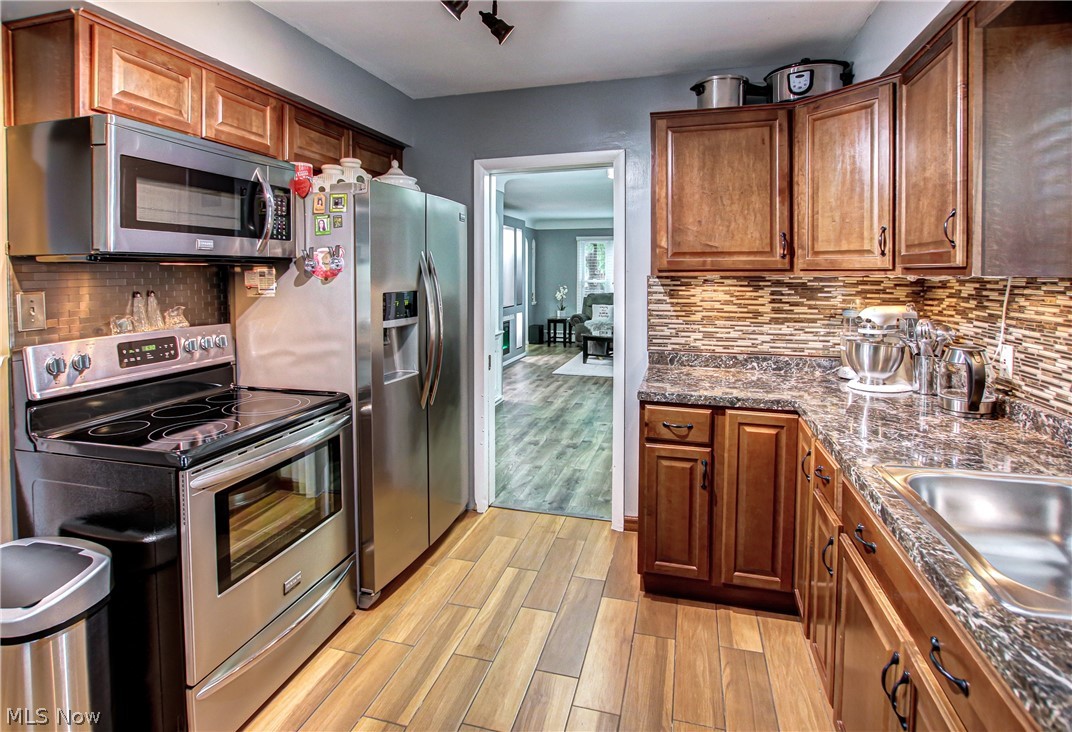 14545 Alger Road Cleveland, OH 44111 - Photo 4 of 35 Gallery Image 4