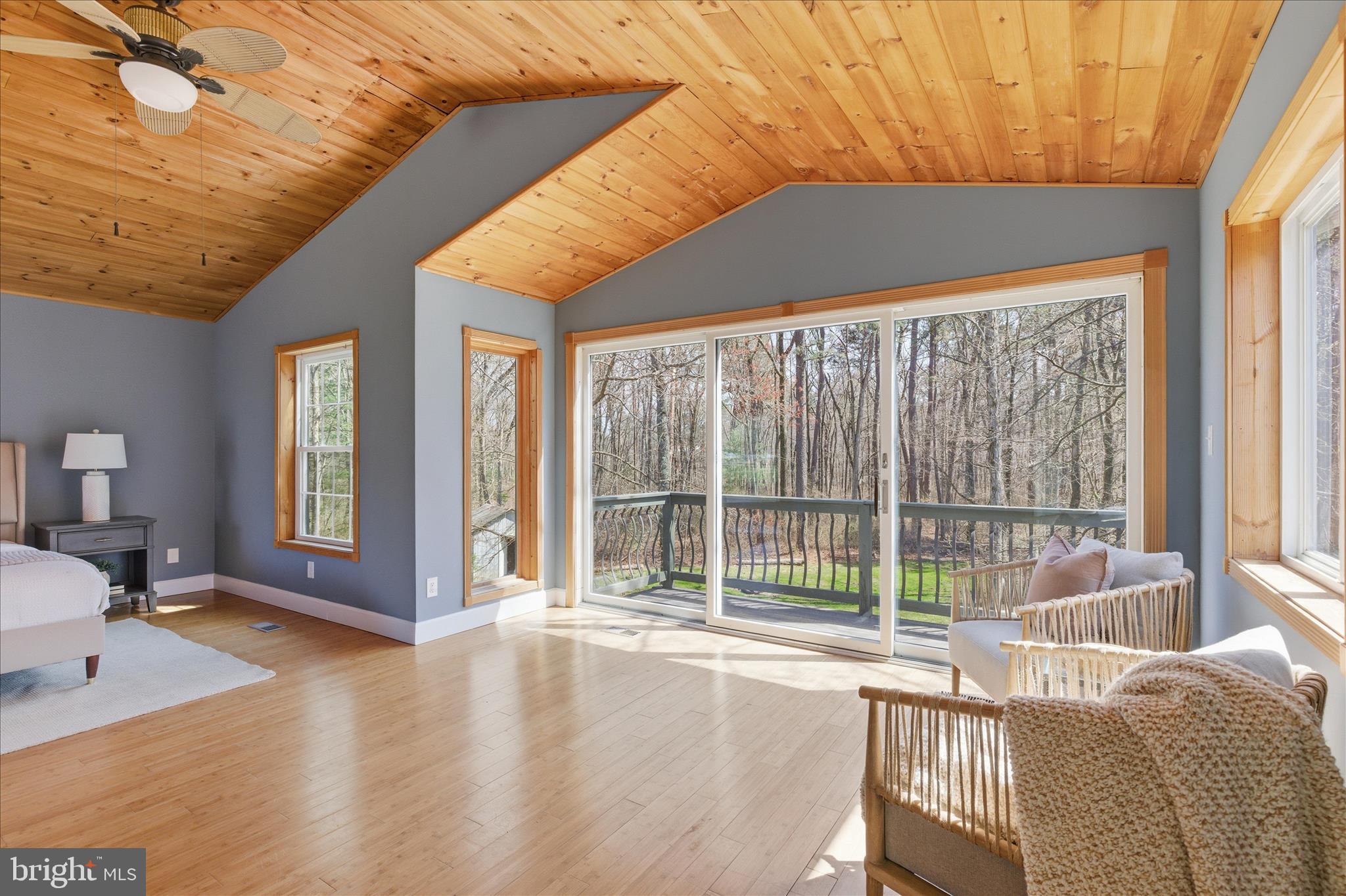 11607 Prospect Hill Road Glenn Dale, MD 20769 - Photo 15 of 41 Primary bedroom w/ vaulted ceilings