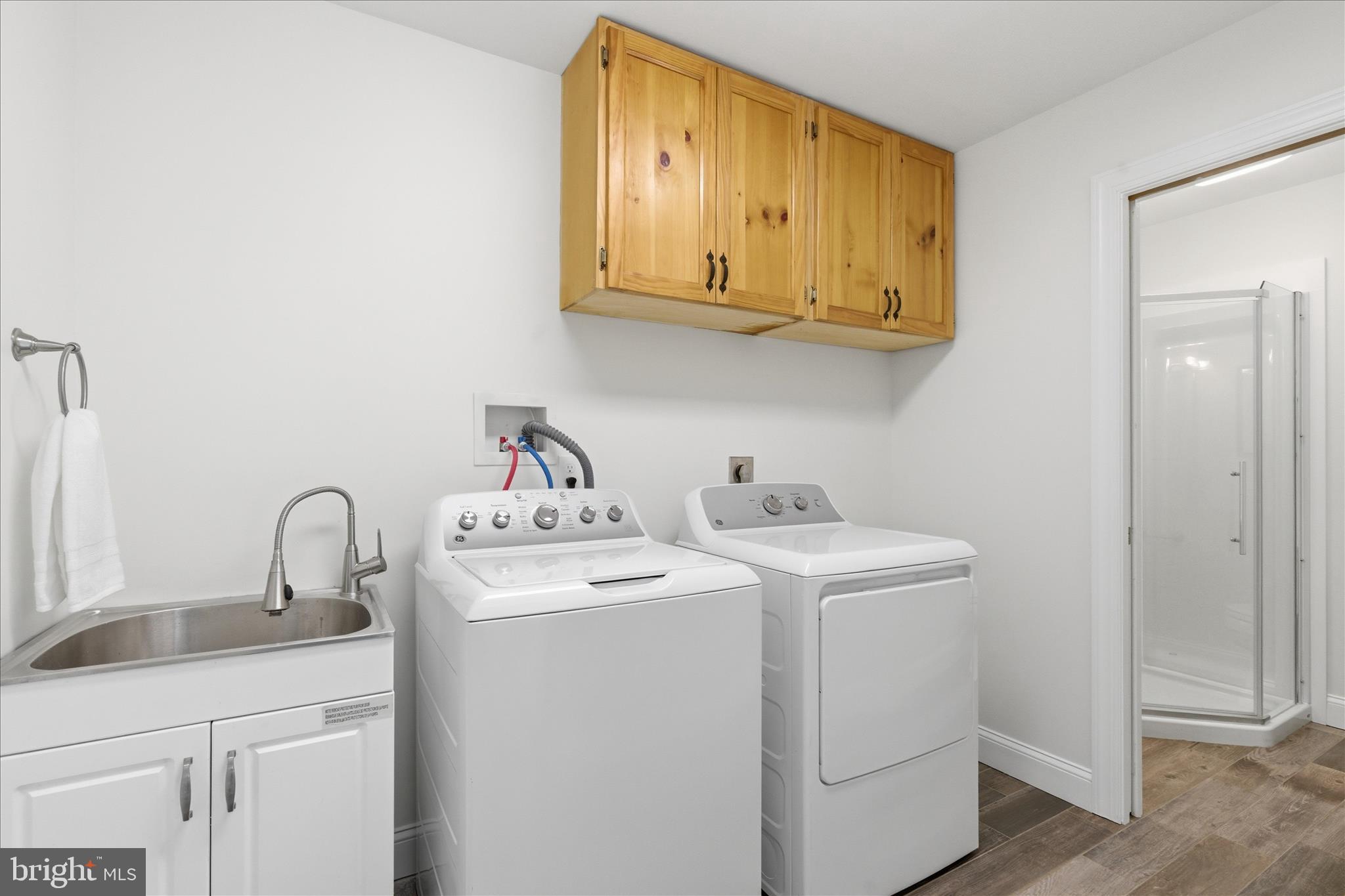 11607 Prospect Hill Road Glenn Dale, MD 20769 - Photo 22 of 41 Main floor laundry