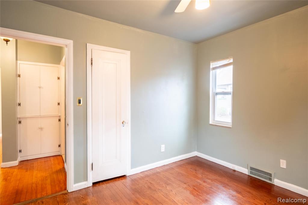 331 Elizabeth Lake Road Pontiac, MI 48341 - Photo 16 of 38