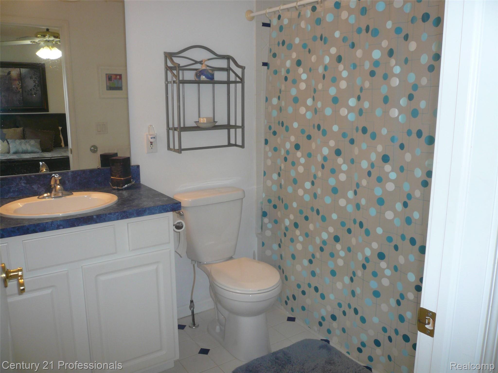 3863 Fawn Drive Rochester, MI 48306 - Photo 43 of 55 P1040194.JPG