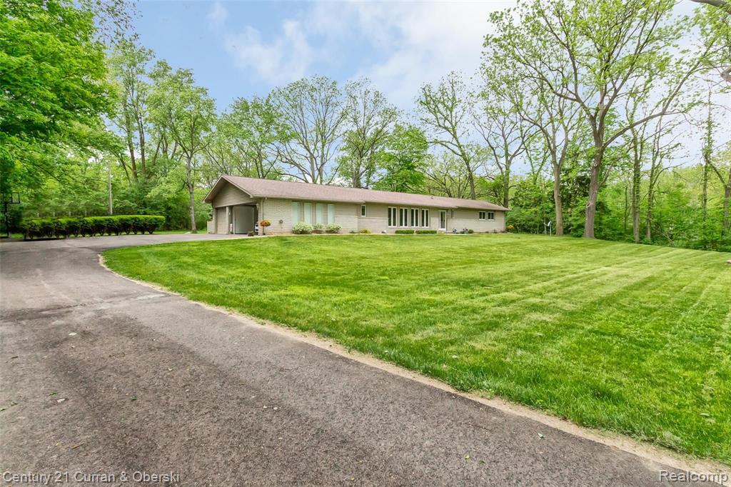 28735 Salem Road Farmington, MI 48334 - Photo 2 of 42