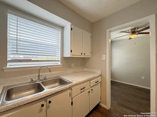 $895 | 2802 Lasses Boulevard, Unit 20, San Antonio, TX 78223