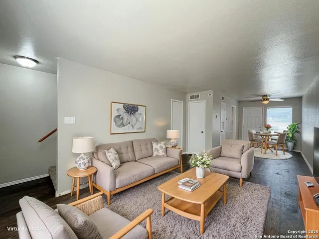 $925 | 2802 Lasses Boulevard, Unit 20, San Antonio, TX 78223