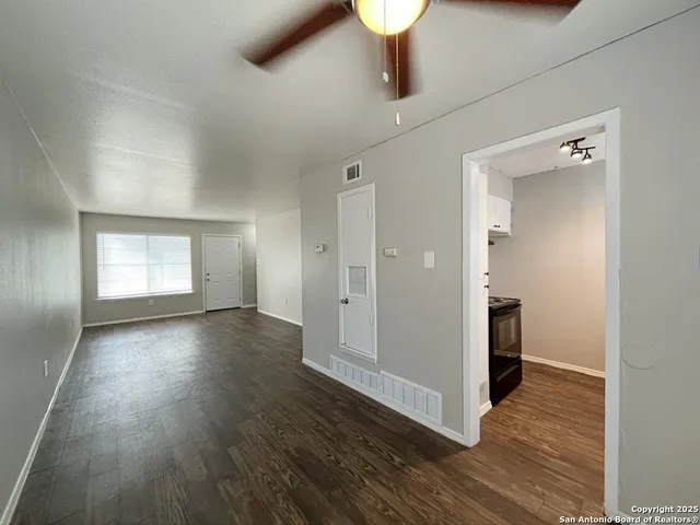 $895 | 2802 Lasses Boulevard, Unit 20, San Antonio, TX 78223