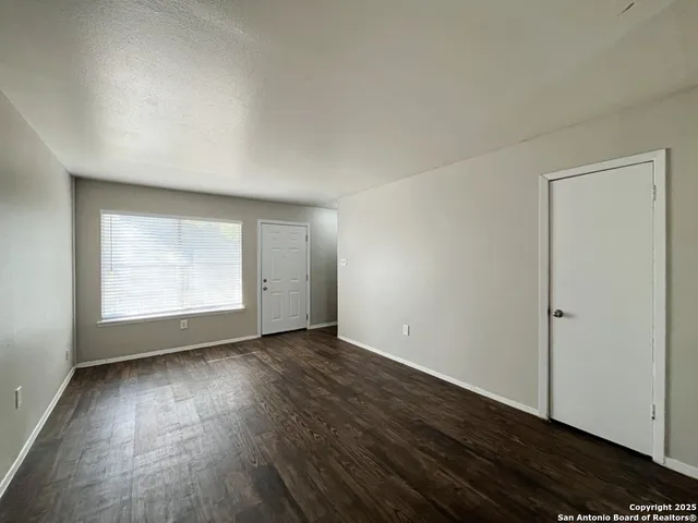 $925 | 2802 Lasses Boulevard, Unit 20, San Antonio, TX 78223