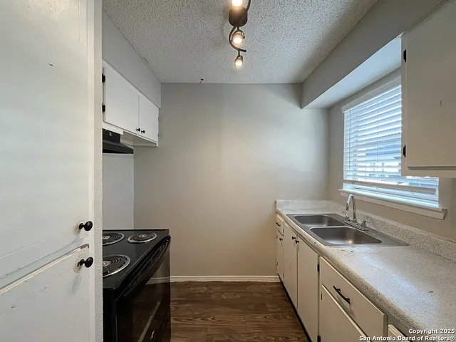 $895 | 2802 Lasses Boulevard, Unit 20, San Antonio, TX 78223