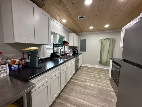 $170,000 | 105 North Epperson Drive, McLeansboro, IL 62859