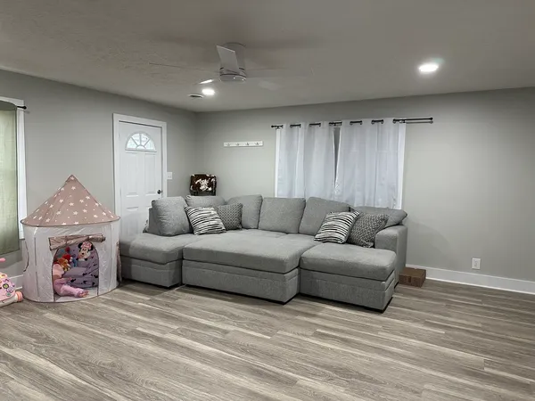 $170,000 | 105 North Epperson Drive, McLeansboro, IL 62859