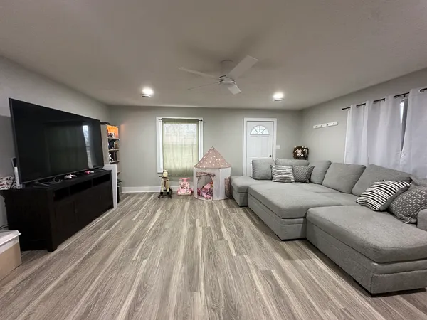 $170,000 | 105 North Epperson Drive, McLeansboro, IL 62859