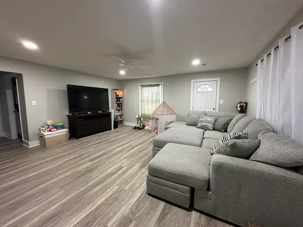 $170,000 | 105 North Epperson Drive, McLeansboro, IL 62859