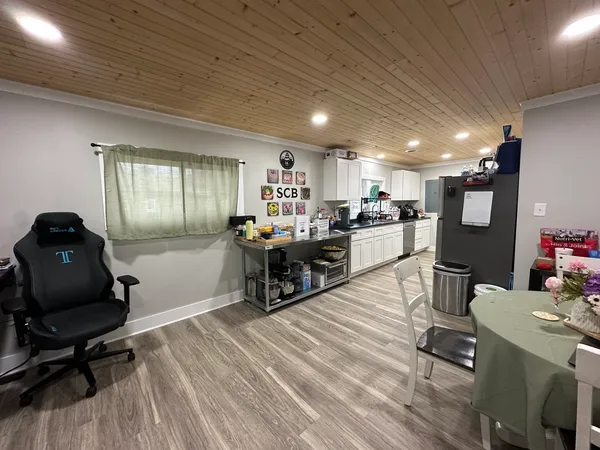 $170,000 | 105 North Epperson Drive, McLeansboro, IL 62859