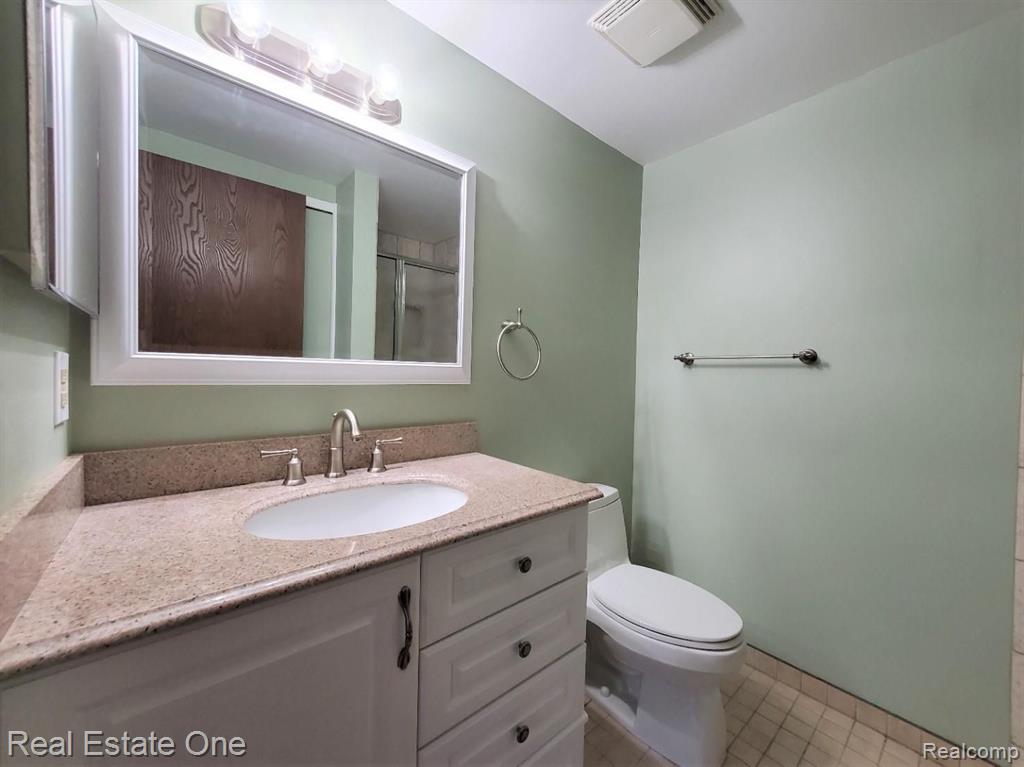 29870 West 12 Mile Road, Unit 706 Farmington Hills, MI 48334 - Photo 10 of 16
