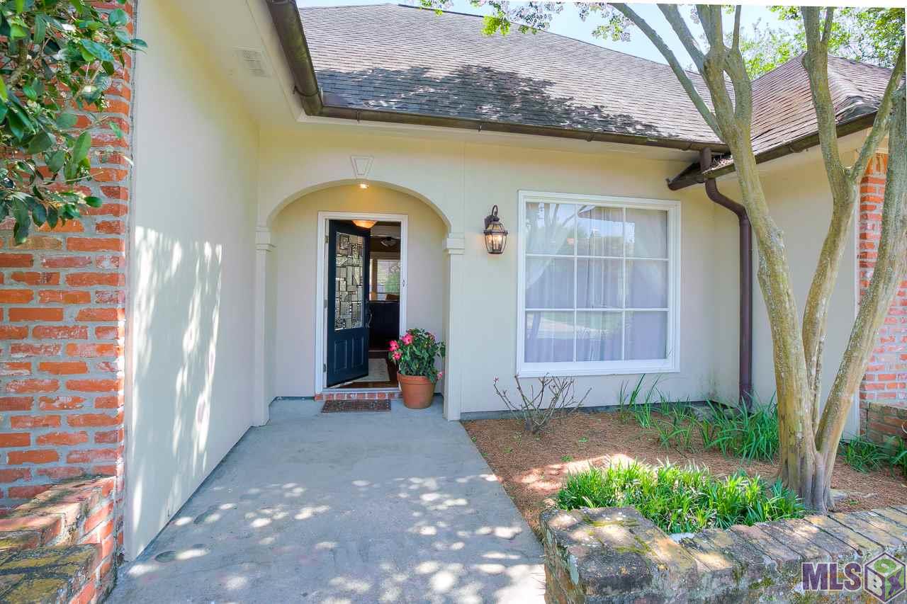 418 Plantation Ridge Drive Baton Rouge, LA 70810 - Photo 2 of 32 CLOSEUP OF FRONT ENTRY
