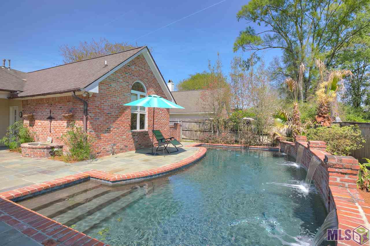418 Plantation Ridge Drive Baton Rouge, LA 70810 - Photo 28 of 32 THE POOL HAS 5 FOUNTAINS