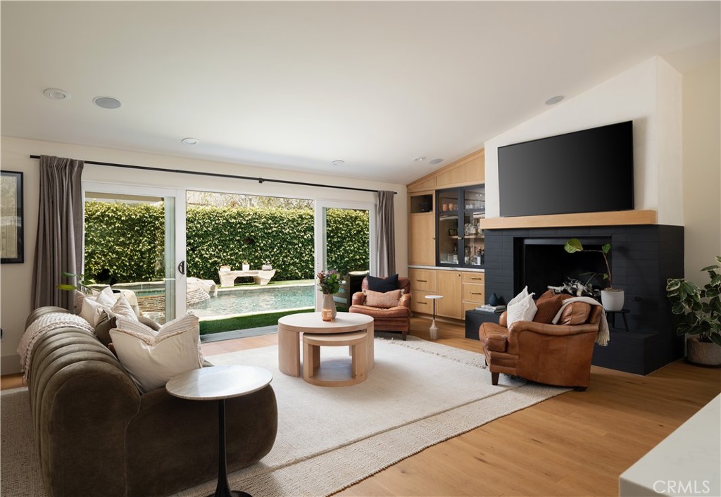 1312 Nottingham Road Newport Beach, CA 92660 - Photo 10 of 33