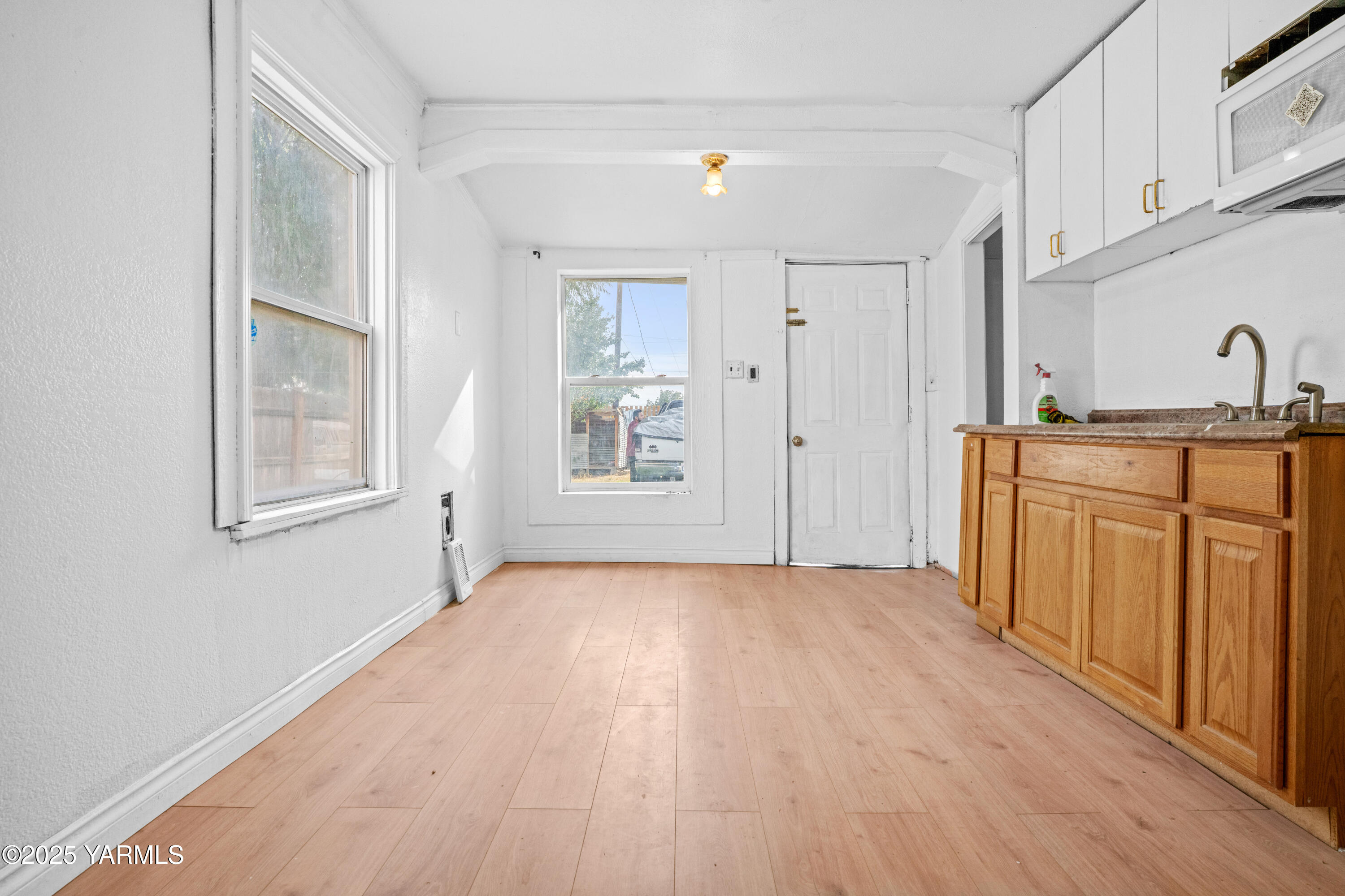 206 East R Street Yakima, WA 98901 - Photo 3 of 12 Kitchen