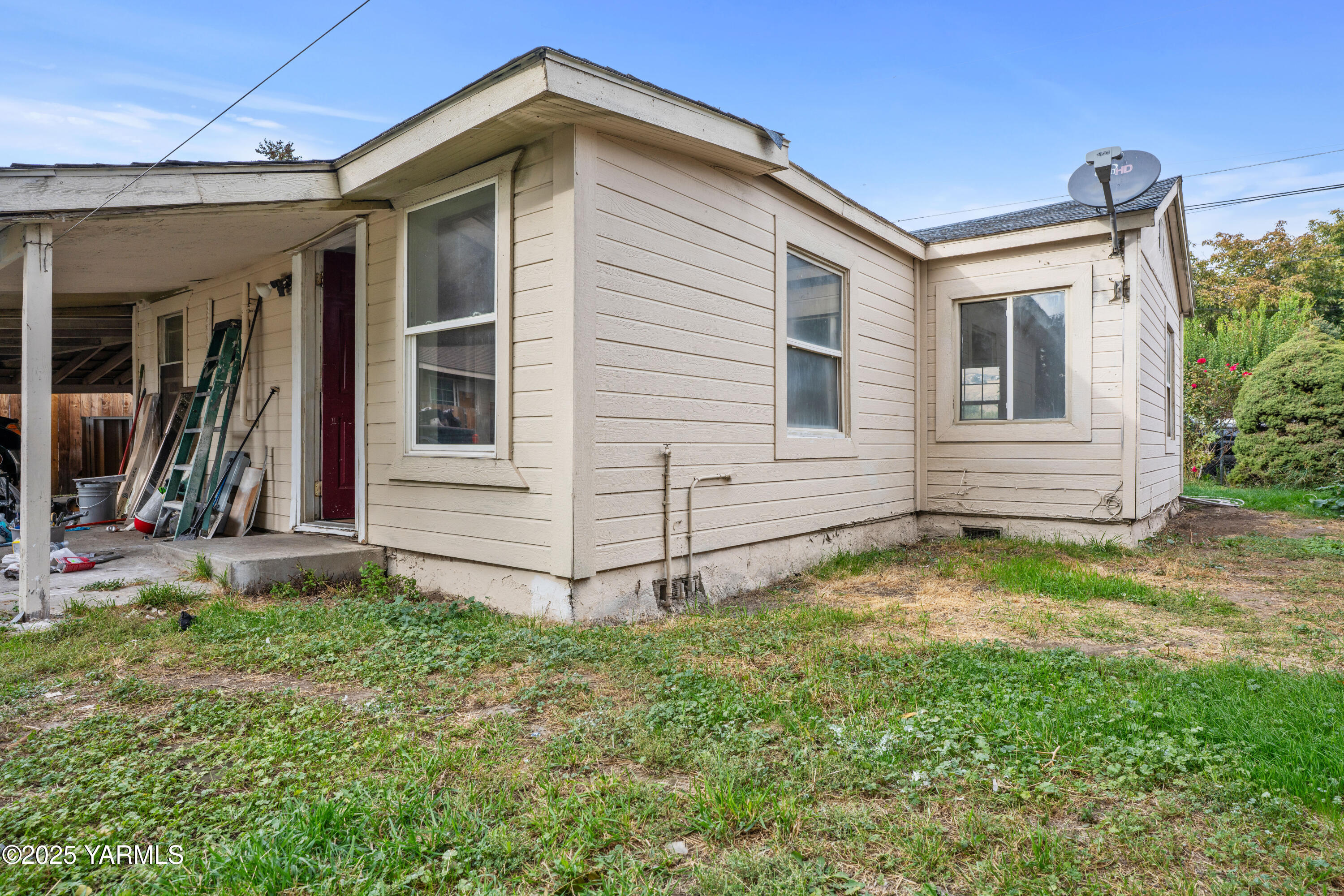 206 East R Street Yakima, WA 98901 - Photo 5 of 12 Back Yard