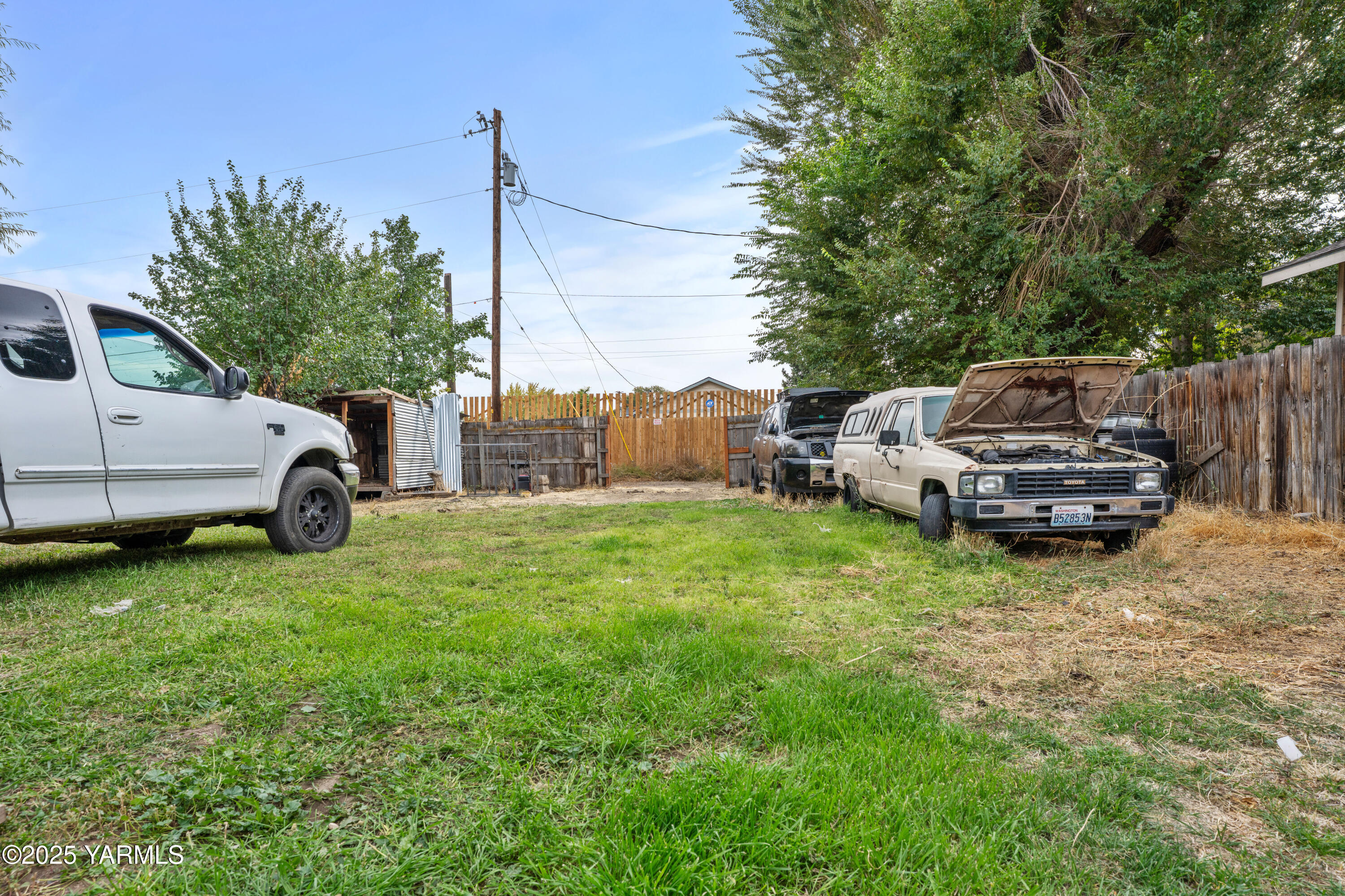 206 East R Street Yakima, WA 98901 - Photo 6 of 12 Backyard