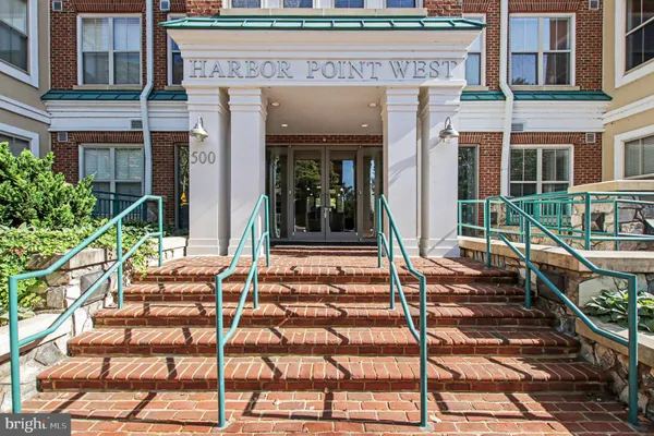 $2,400 | 500 Belmont Bay Drive, Unit 411, Woodbridge, VA 22191