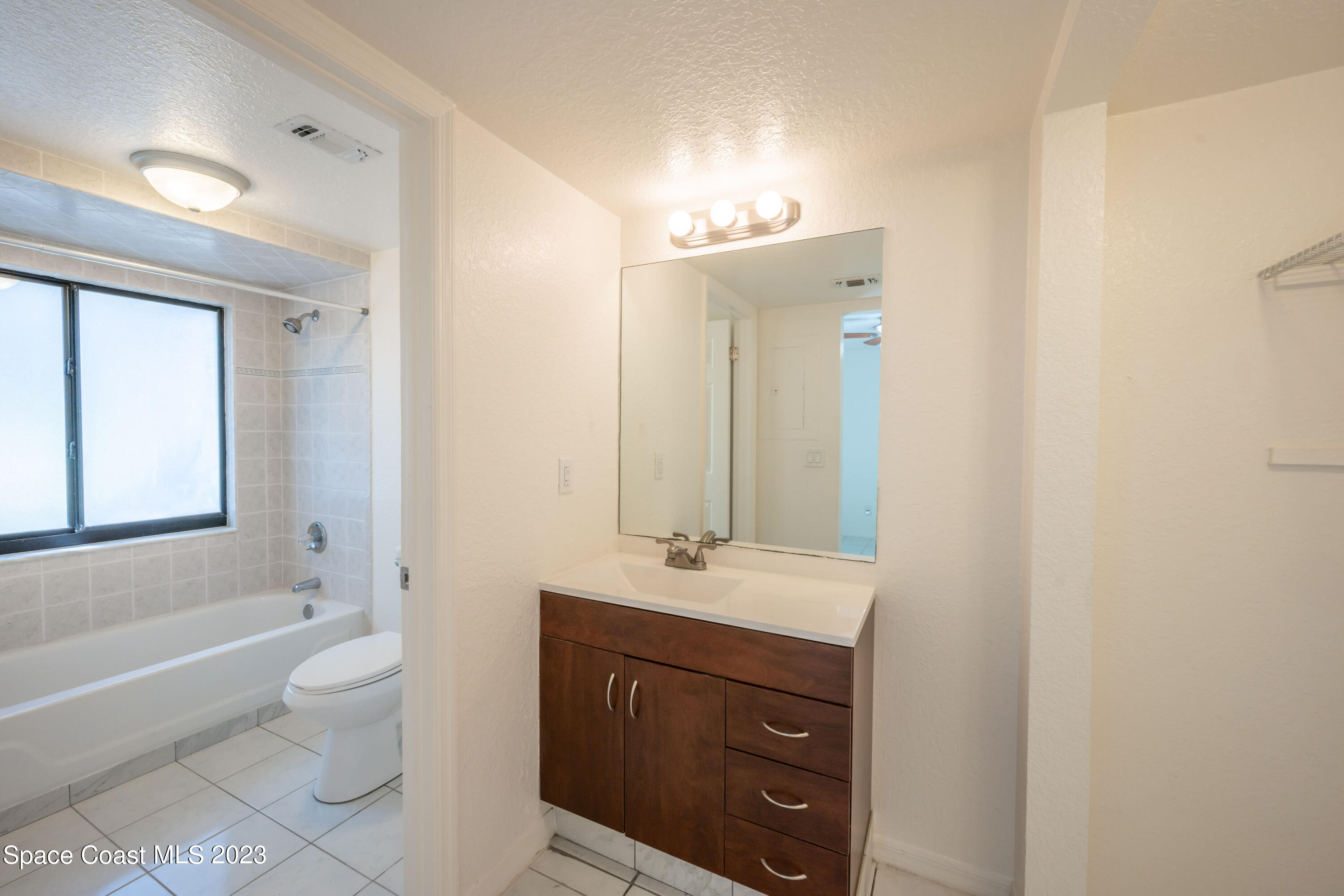 1130 Gary Hunt Road, Unit B Cocoa, FL 32926 - Photo 13 of 33 a bathroom with a sink a toilet and a bathtub