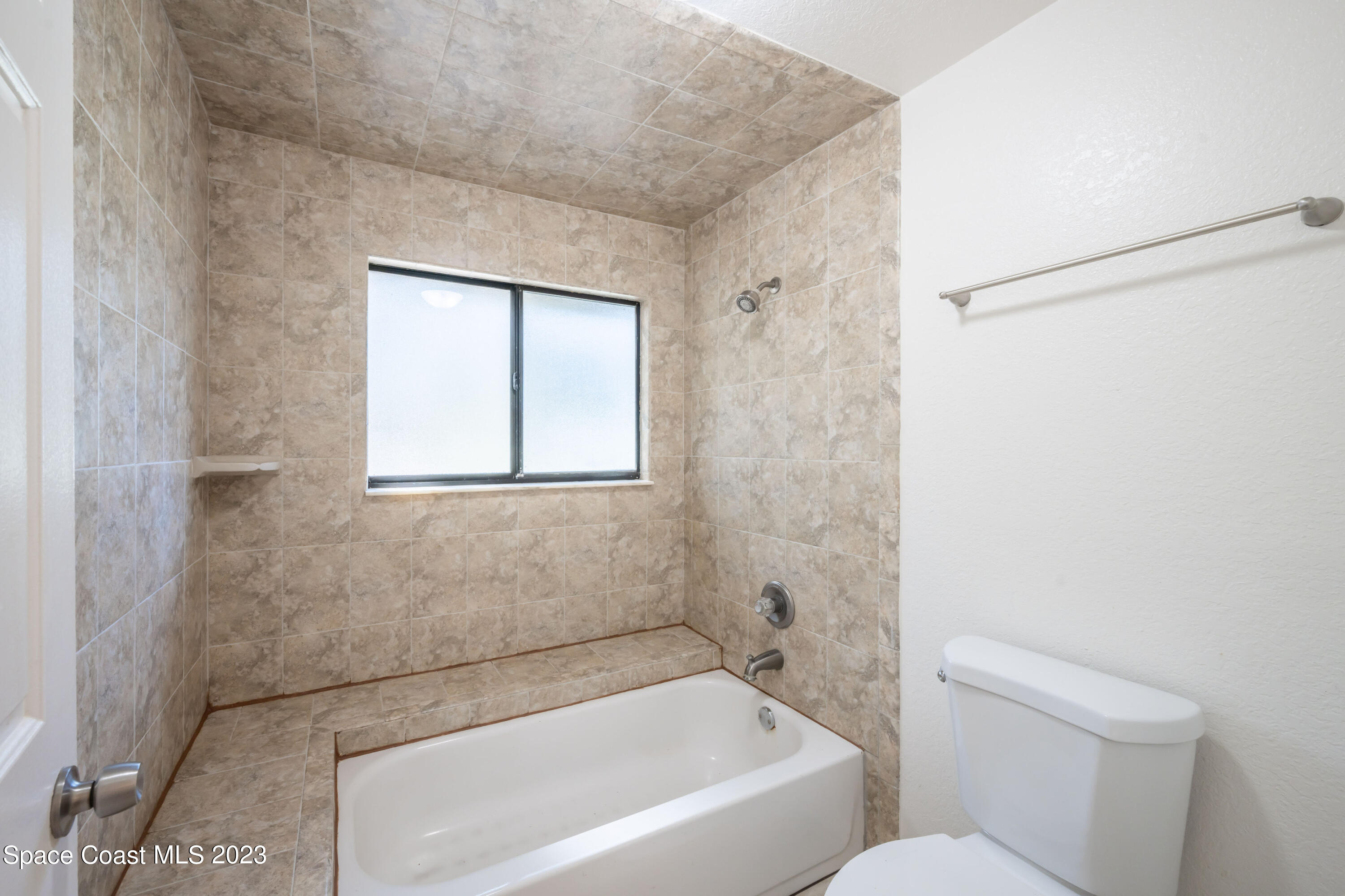 1130 Gary Hunt Road, Unit B Cocoa, FL 32926 - Photo 22 of 33 a bathroom with a bathtub and a toilet