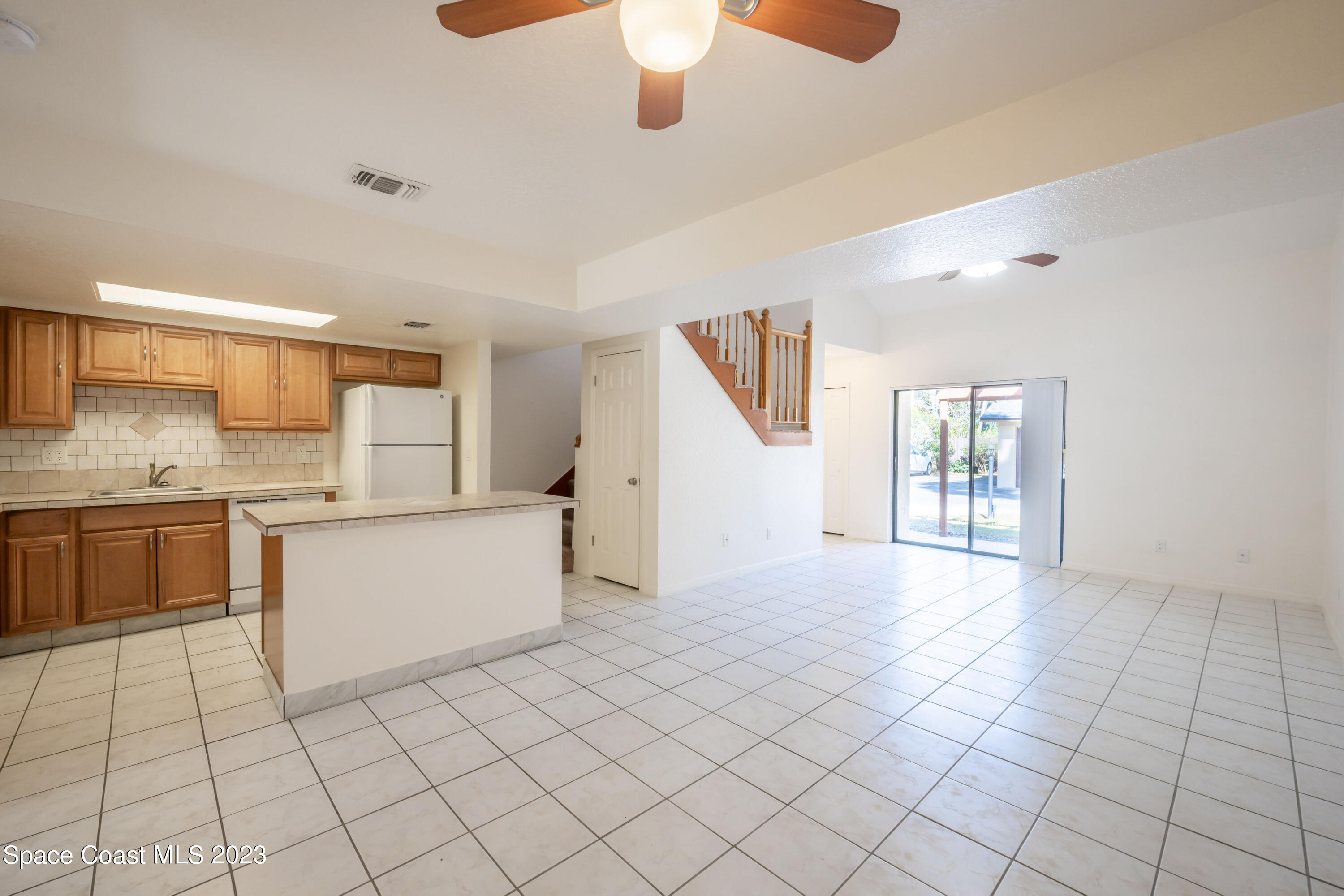 1130 Gary Hunt Road, Unit B Cocoa, FL 32926 - Photo 4 of 33 1130 Gary Hunt Road, B