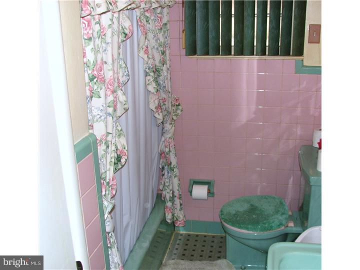 4414 Decatur Street Philadelphia, PA 19136 - Photo 4 of 10 Bathroom