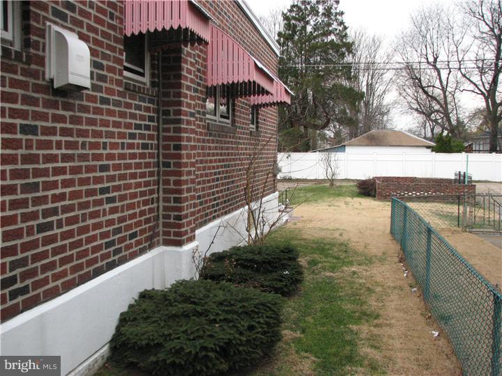 4414 Decatur Street Philadelphia, PA 19136 - Photo 8 of 10 Exterior Side