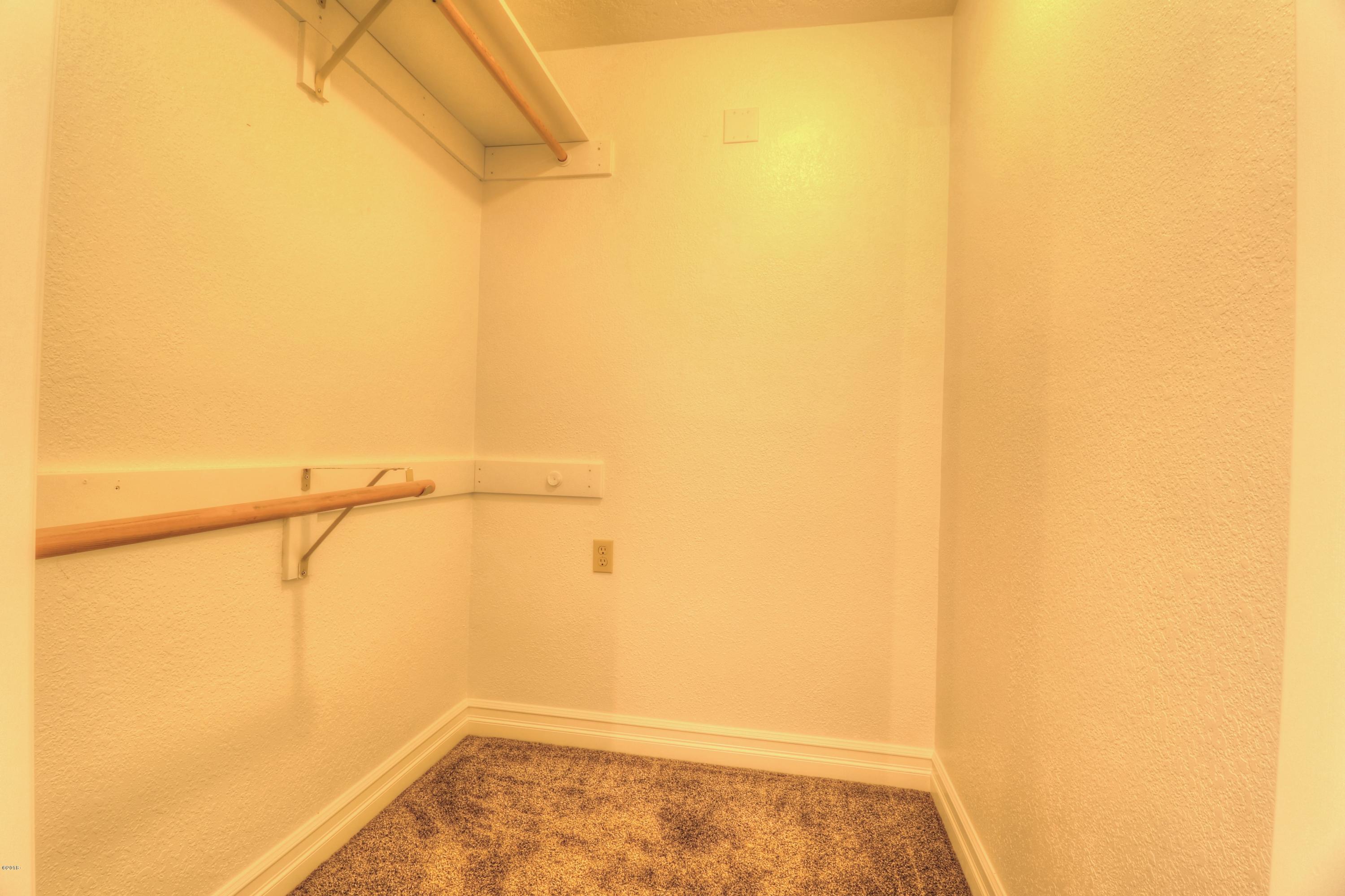 9775 Southeast Cedar Street South Beach, OR 97366 - Photo 19 of 33 Master Closet