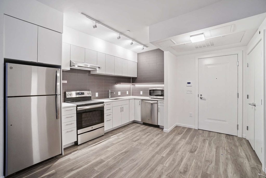 839 Beacon Street, Unit 311 Boston, MA 02215 - Photo 2 of 8