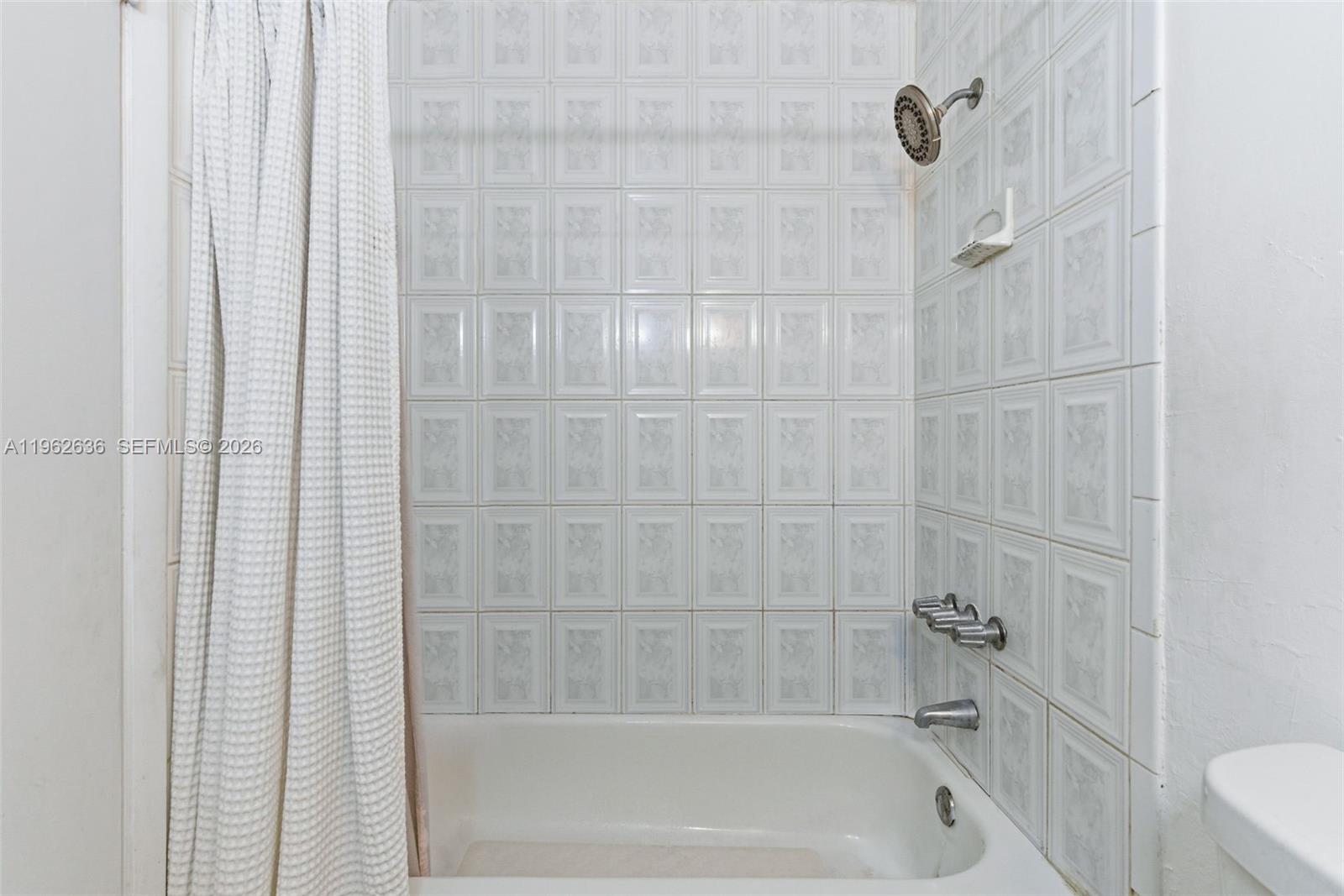 4726 Southwest 67th Avenue, Unit F6 Miami, FL 33155 - Photo 31 of 37 a bathroom with a bathtub