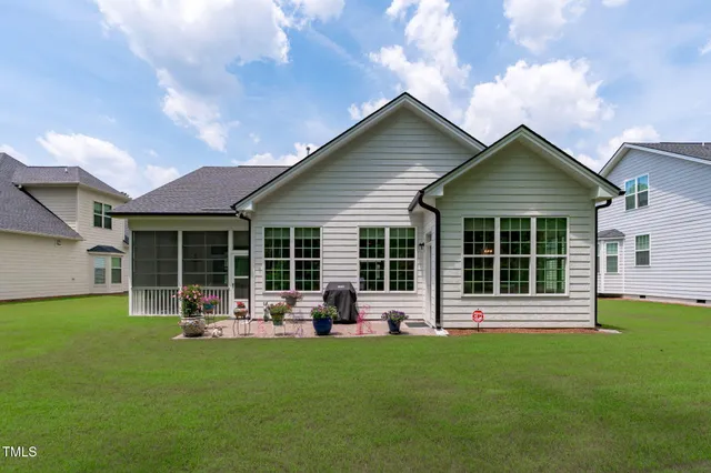 a view of a house with backyard and porch