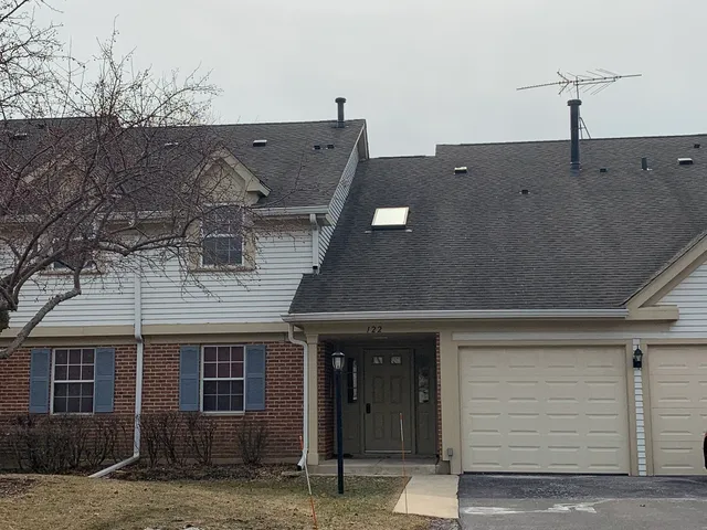 $2,200 | 122 Stirling Lane, Unit X2, Schaumburg, IL 60107