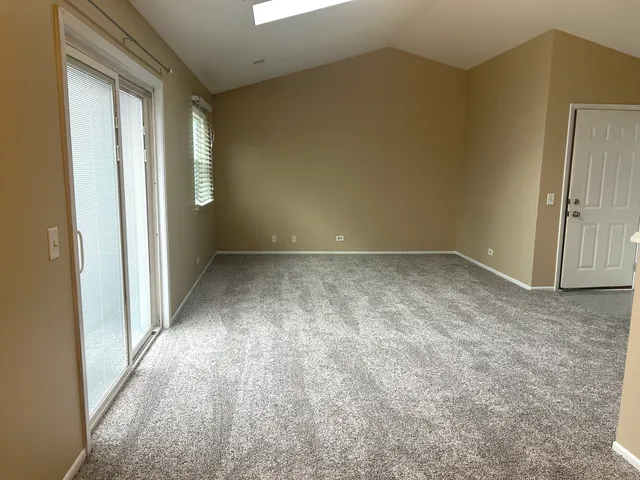 $2,200 | 122 Stirling Lane, Unit X2, Schaumburg, IL 60107