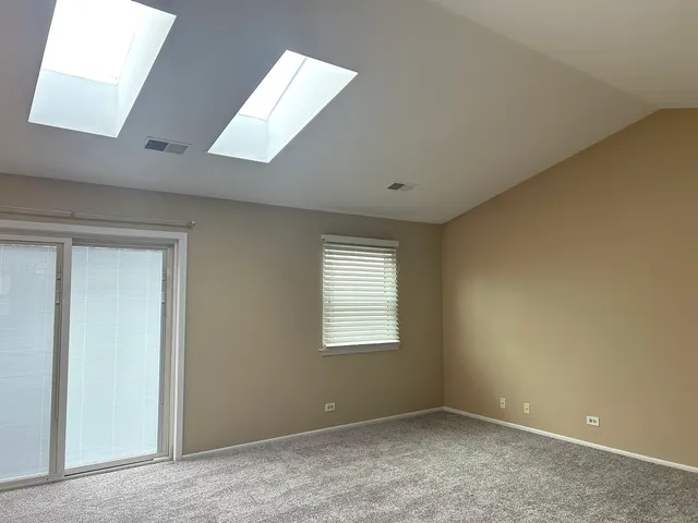 $2,200 | 122 Stirling Lane, Unit X2, Schaumburg, IL 60107