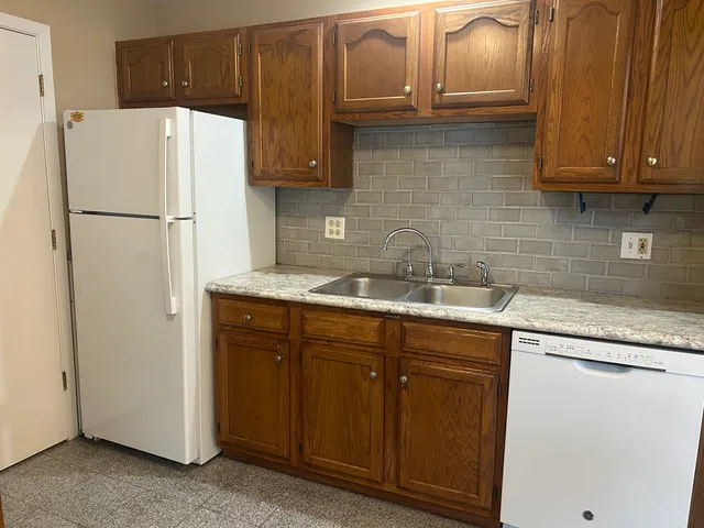 $2,200 | 122 Stirling Lane, Unit X2, Schaumburg, IL 60107