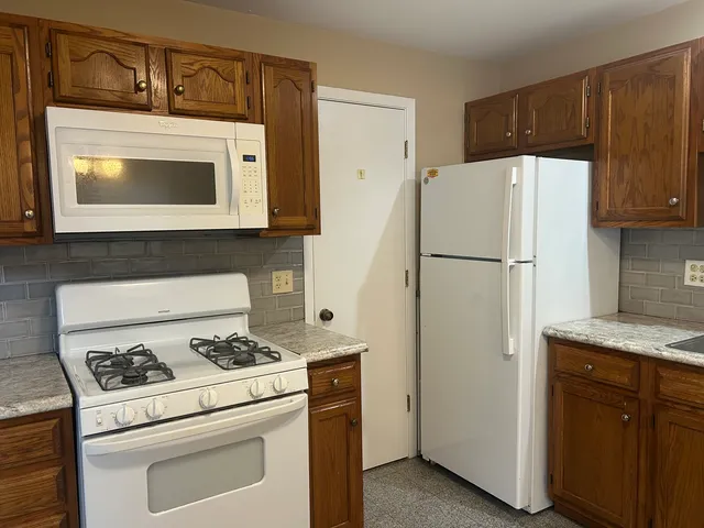$2,200 | 122 Stirling Lane, Unit X2, Schaumburg, IL 60107