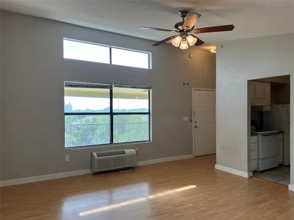 $825 | 701 West Sycamore Street, Unit 303, Denton, TX 76201