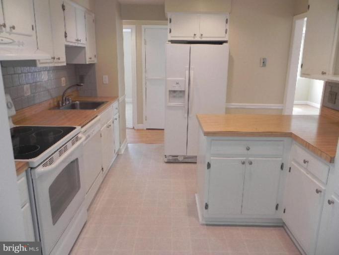 712 Uniontown Road Westminster, MD 21158 - Photo 4 of 17 Kitchen