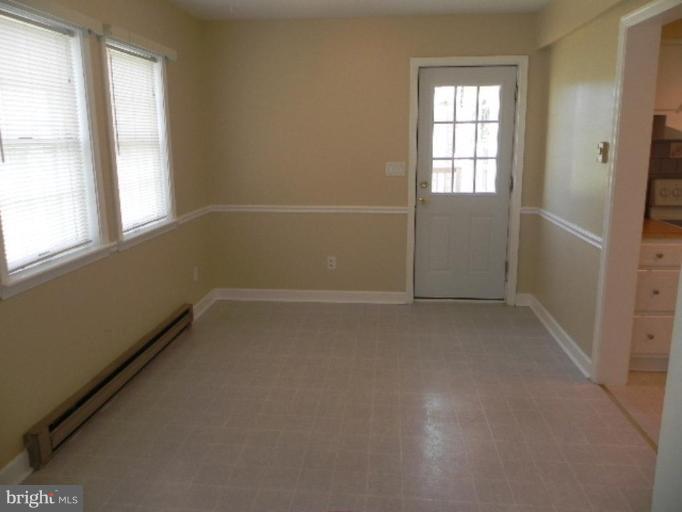 712 Uniontown Road Westminster, MD 21158 - Photo 7 of 17 Breakfast Area